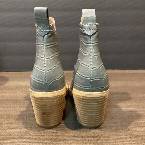 Steve Madden Grey Croc Slip On Cut Out Booties Women’s Size 5.5 - Picture 6 of 9